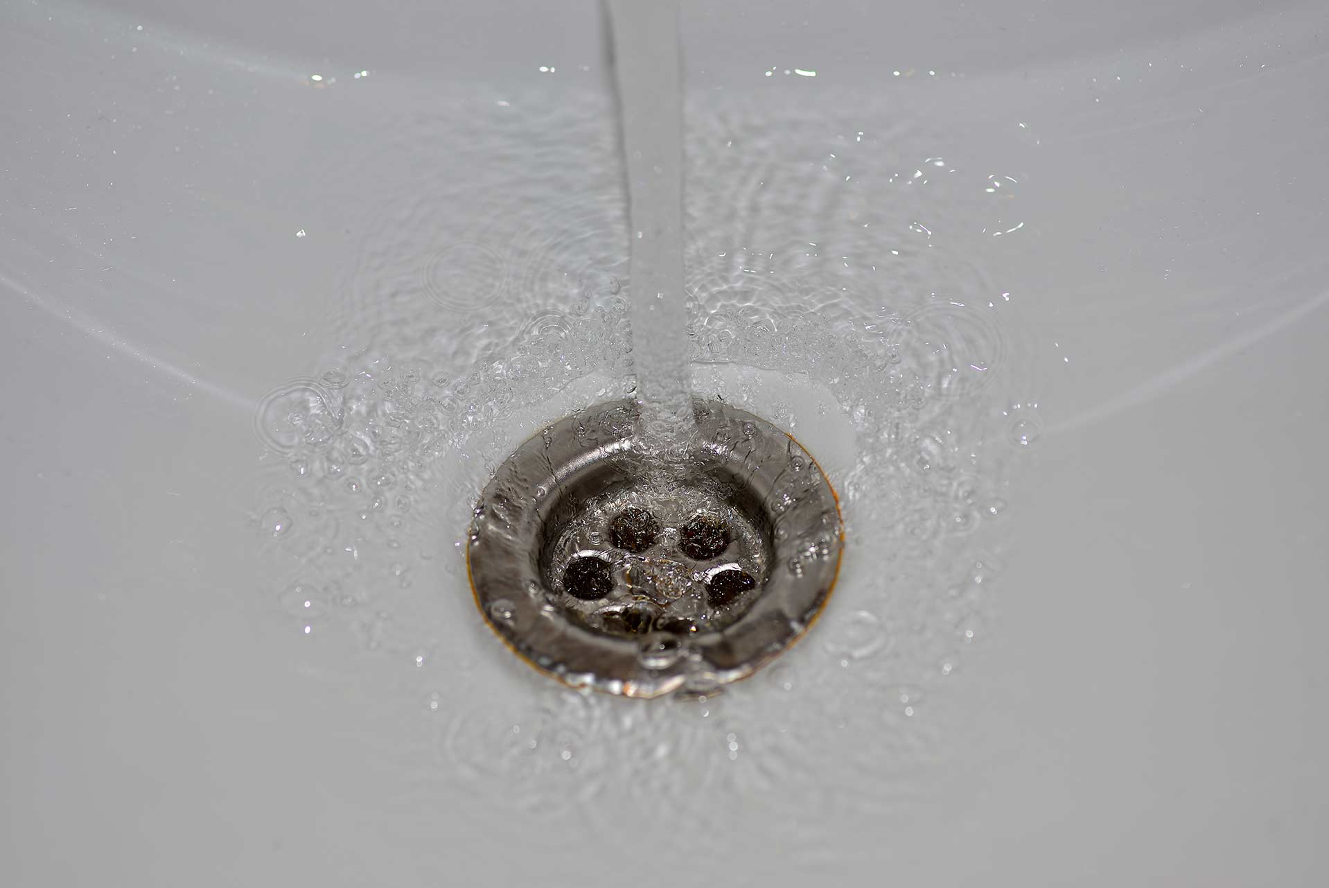 A2B Drains provides services to unblock blocked sinks and drains for properties in Southampton.
